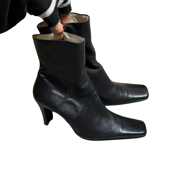 Vintage mid calf square toed black boots - Picture 4 of 9